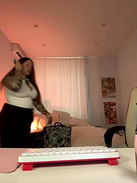 IvyHoney online show from 10-19-25, 08:37