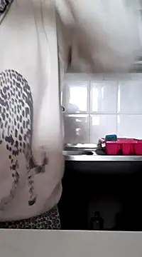 Moi Lina online show from 01-26-25, 01:58