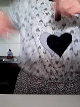 Moi Lina online show from 10-15-25, 11:10