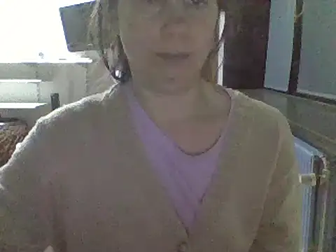 Moi Lina online show from 11-18-25, 01:00