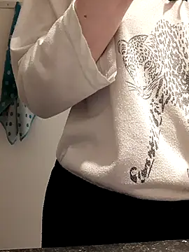 Moi Lina online show from 12-21-25, 12:45