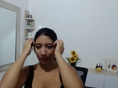 Eva Rodriguez  online show from 09-08-25, 06:29