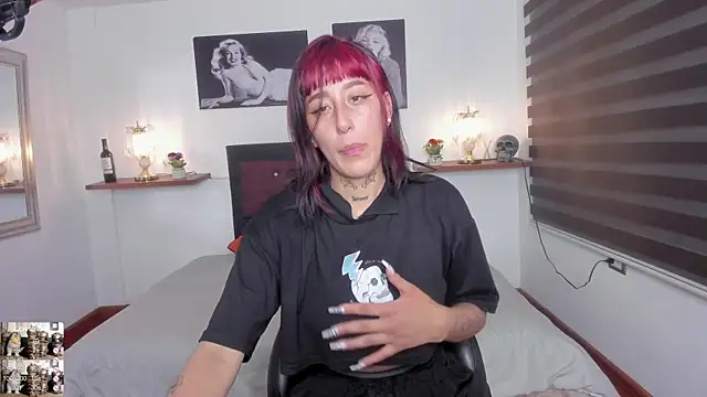 Mariana Joness online show from 01-13-25, 01:56