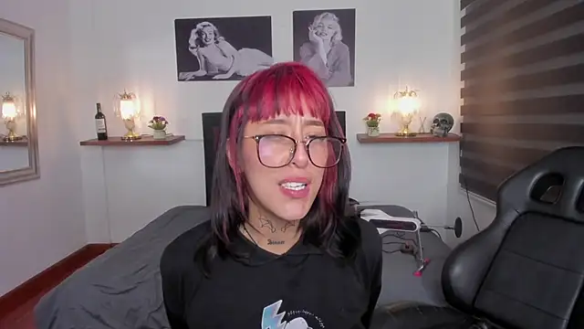 Mariana Joness online show from 02-04-25, 08:24