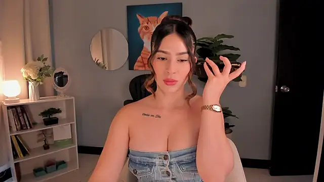 LiaPearce online show from 12-19-25, 02:24