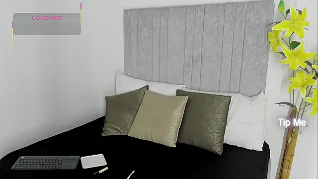 EmilySumer online show from 09-10-25, 05:46