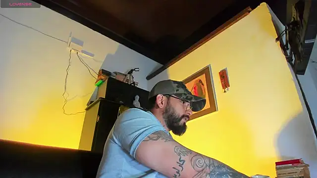 CamiloGray  online show from 10-22-25, 01:44