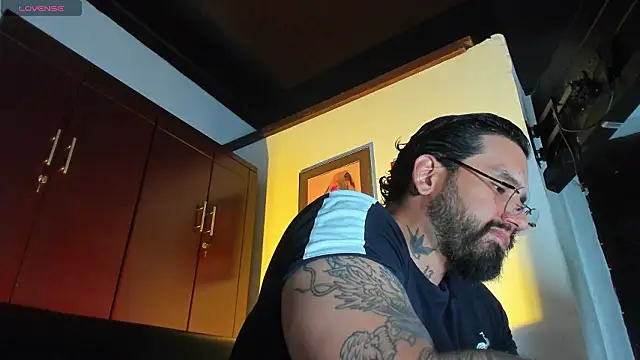 Snapshot of CamiloGray_ chatting on 02-11-26, 02:11 CamiloGray online show from 02-11-26, 02:11