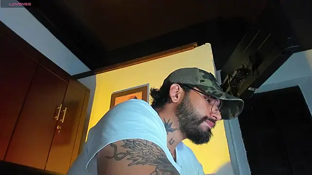 Snapshot of CamiloGray_ chatting on 02-21-26, 02:07 CamiloGray online show from 02-21-26, 02:07