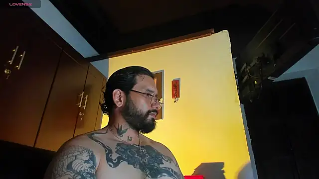 Snapshot of CamiloGray_ chatting on 03-06-26, 02:46 CamiloGray online show from 03-06-26, 02:46