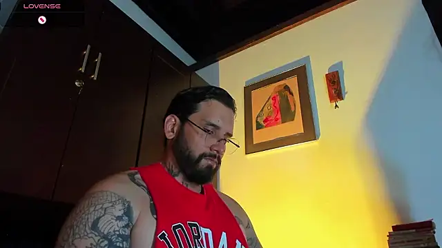 Snapshot of CamiloGray_ chatting on 03-19-26, 02:43 CamiloGray online show from 03-19-26, 02:43