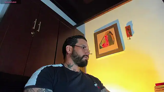 Snapshot of CamiloGray_ chatting on 03-25-26, 02:23 CamiloGray online show from 03-25-26, 02:23