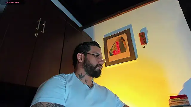 Snapshot of CamiloGray_ chatting on 03-26-26, 02:44 CamiloGray online show from 03-26-26, 02:44