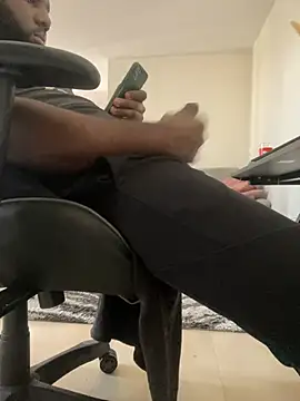 Snapshot of waakenda chatting on 12-27-24, 10:55 waakenda online show from 12-27-24, 10:55