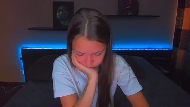 AlexaBarkley online show from 06-18-26, 01:17