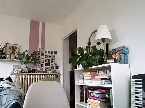 Snapshot of Simon-tem chatting on 02-27-26, 01:22 Simon-tem online show from 02-27-26, 01:22