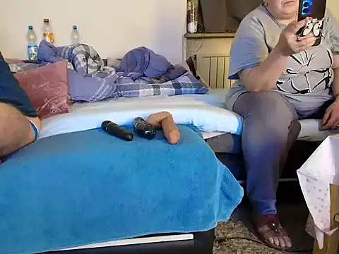 Snapshot of HotBiPaar chatting on 11-19-25, 08:09 HotBiPaar online show from 11-19-25, 08:09