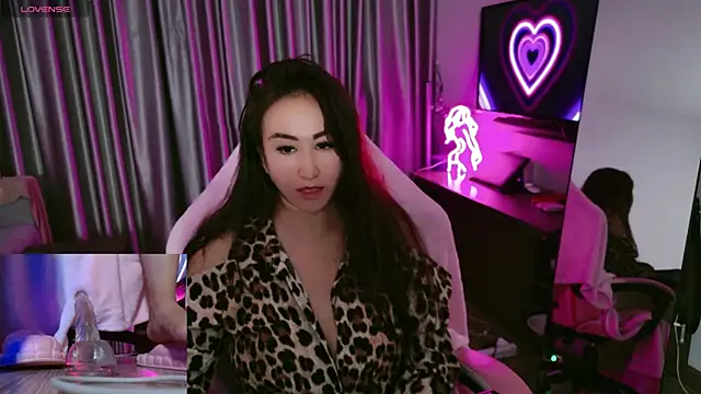 AsianQueens online show from 10-31-25, 03:57