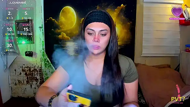 Snapshot of _MissKhimberlyXxx_ chatting on 10-13-25, 01:33  MissKhimberlyXxx  online show from 10-13-25, 01:33