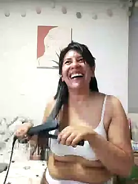 aisha latina online show from 12-21-24, 11:45