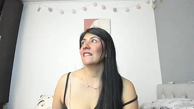 aisha latina online show from 01-15-25, 04:54