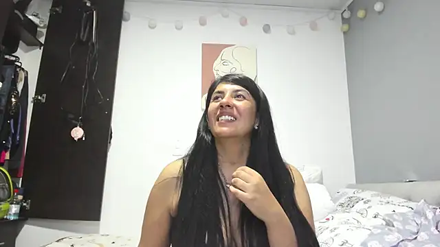 aisha latina online show from 02-04-25, 11:38