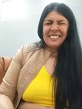 aisha latina online show from 02-11-25, 08:42