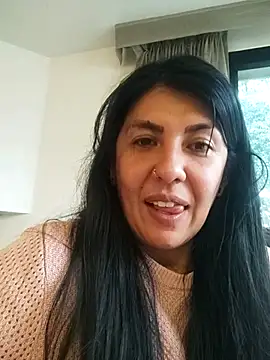 aisha latina online show from 03-11-25, 09:37