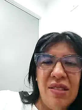 aisha latina online show from 09-26-25, 01:26