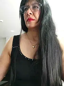 aisha latina online show from 10-22-25, 02:39