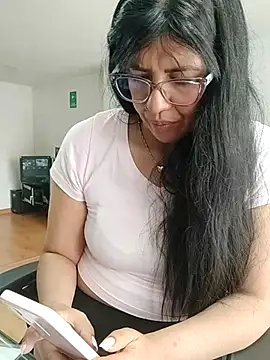 aisha latina online show from 11-20-25, 03:12