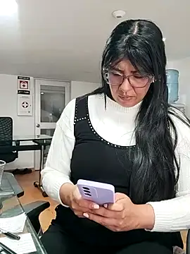 aisha latina online show from 03-10-26, 03:28