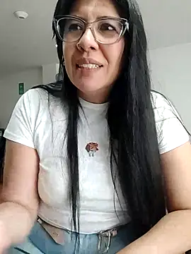 aisha latina online show from 06-12-26, 04:17