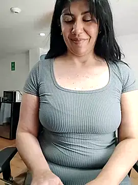 aisha latina online show from 06-22-26, 02:47