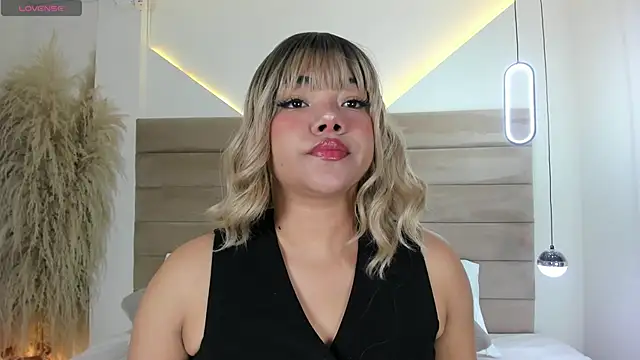 Snapshot of ValerieDiaz_ chatting on 09-09-25, 12:05 ValerieDiaz online show from 09-09-25, 12:05