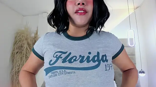 ValerieDiaz  online show from 10-04-25, 12:25