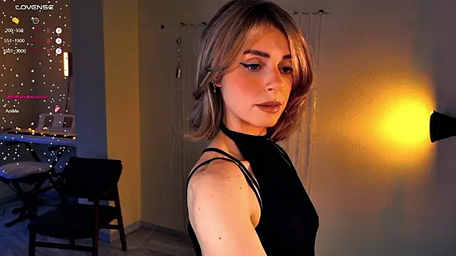 Snapshot of Arielle__03 chatting on 03-20-26, 02:05 Arielle 03 online show from 03-20-26, 02:05