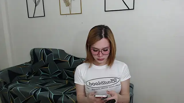 Snapshot of AmazingLuchie chatting on 02-14-25, 05:41 AmazingLuchie online show from 02-14-25, 05:41