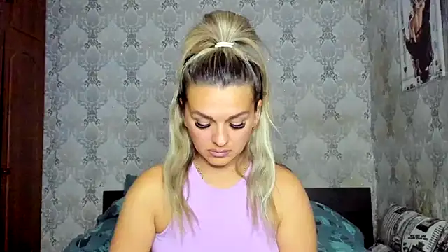 Snapshot of NicoletMoore chatting on 10-14-25, 07:36 NicoletMoore online show from 10-14-25, 07:36