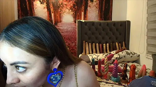 Snapshot of sofia23dirty chatting on 02-12-26, 10:49 sofia23dirty online show from 02-12-26, 10:49