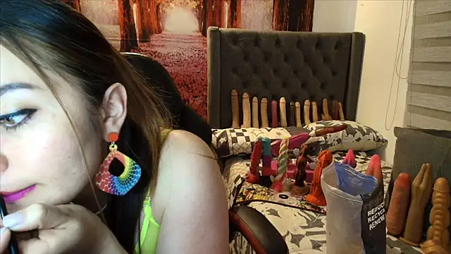 Snapshot of sofia23dirty chatting on 03-19-26, 10:47 sofia23dirty online show from 03-19-26, 10:47