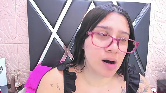 Snapshot of MiaCelestte chatting on 01-28-25, 11:07 MiaCelestte online show from 01-28-25, 11:07