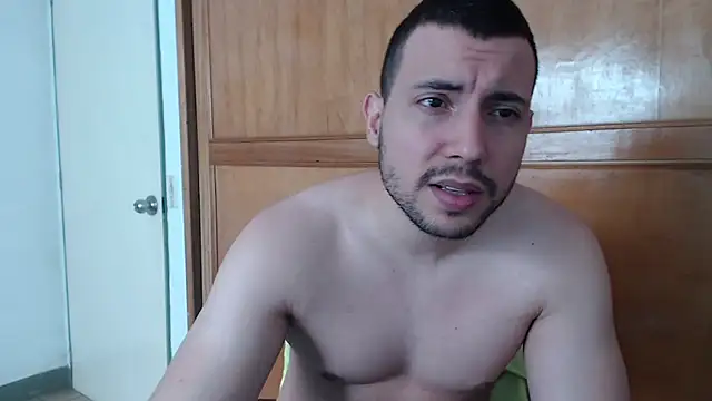 Snapshot of Armando_2002 chatting on 07-10-26, 03:14 Armando 2002 online show from 07-10-26, 03:14