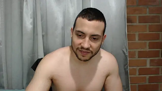 Snapshot of Armando_2002 chatting on 08-06-26, 12:01 Armando 2002 online show from 08-06-26, 12:01