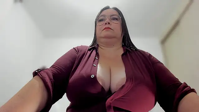 Snapshot of esmeraldamfc chatting on 01-11-25, 12:01 esmeraldamfc online show from 01-11-25, 12:01