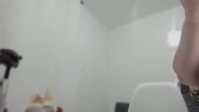 Snapshot of esmeraldamfc chatting on 02-12-25, 12:05 esmeraldamfc online show from 02-12-25, 12:05