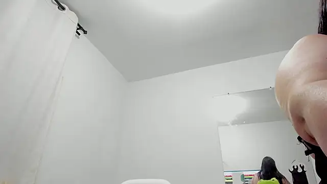 Snapshot of esmeraldamfc chatting on 03-04-25, 12:29 esmeraldamfc online show from 03-04-25, 12:29