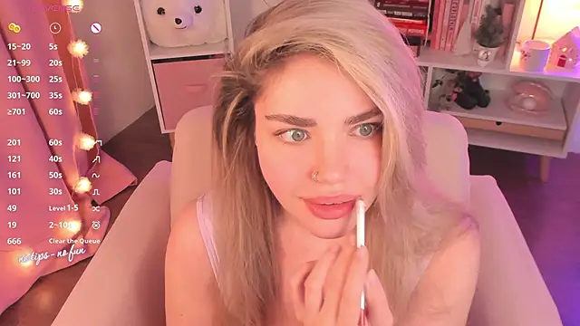 pussy-kattt online show from 01-08-25, 10:59