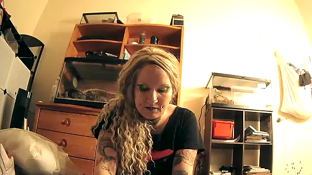 dejadeloree online show from 02-05-25, 03:02