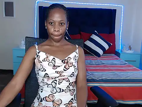 Snapshot of QUEENMANDYY chatting on 03-20-26, 03:39 QUEENMANDYY online show from 03-20-26, 03:39